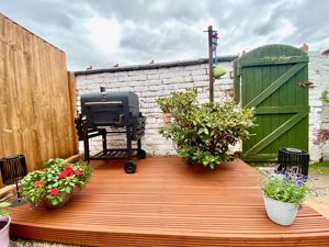 Decking Area- click for photo gallery